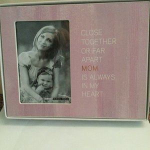 Mom is always in my heart photo frame 9.5" x 7.5" for 4" x 6" picture like a new